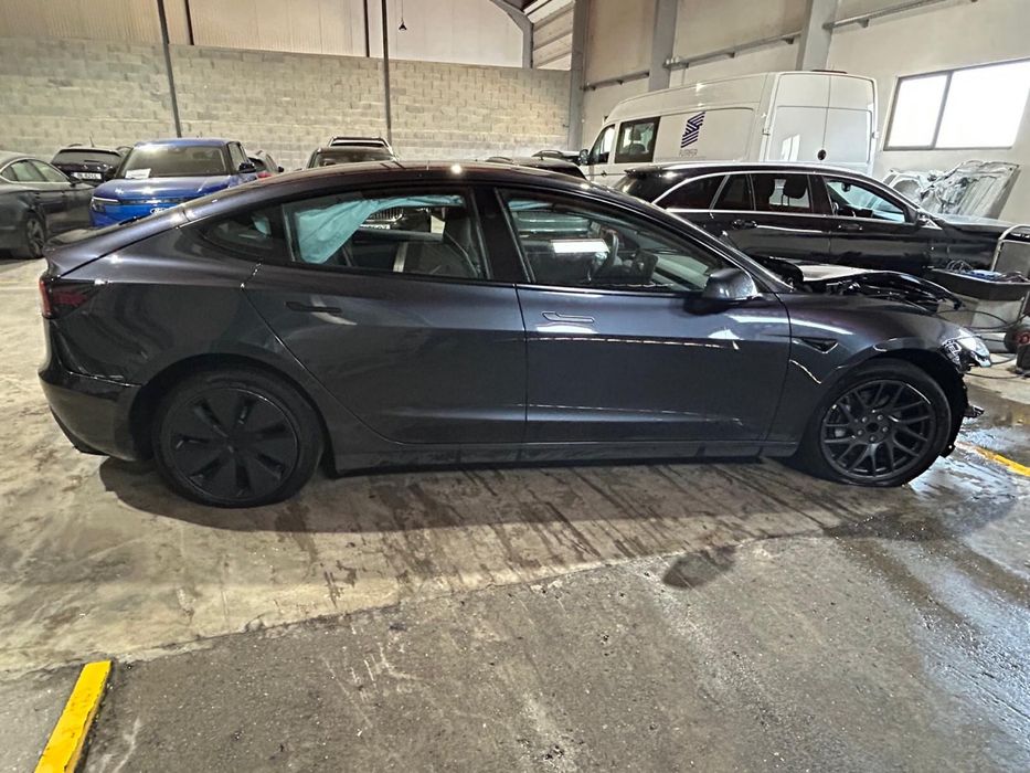 Tesla Model 3, 320CV, 2025