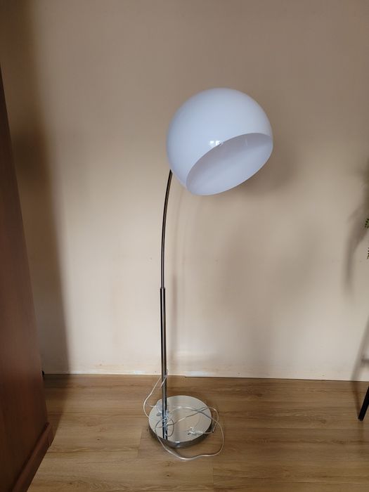 Lampa stojąca podłogowa