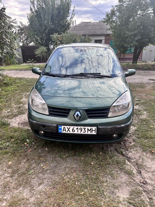 автомобиль Рено сценик2