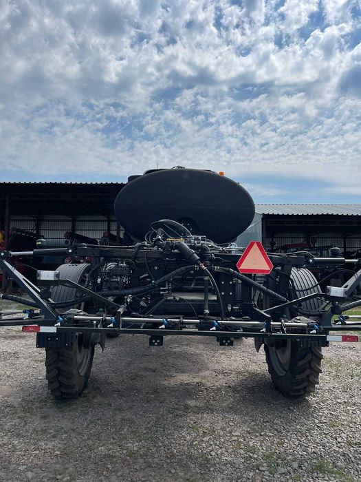 Самохідний обприскувач Massey Ferguson 9330