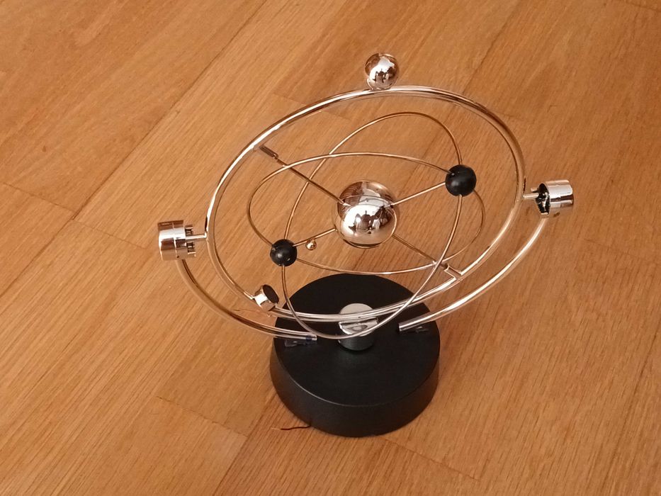 Kit Pendulo Orbital de Newton c/ Movimento Perpetuo