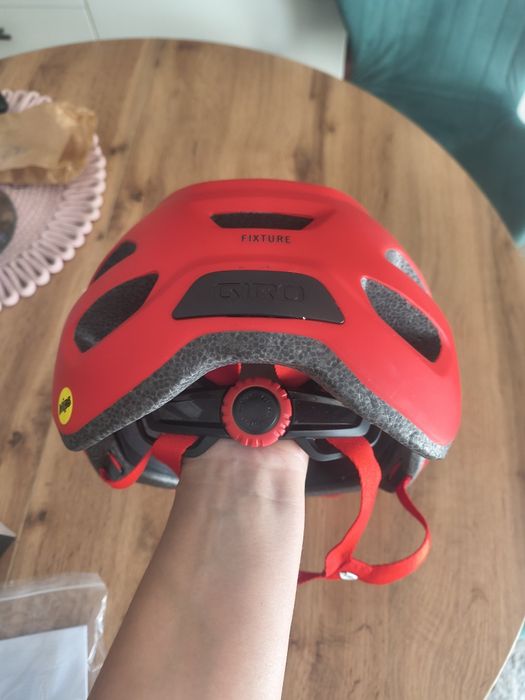 Kask rowerowy z ochroną mips