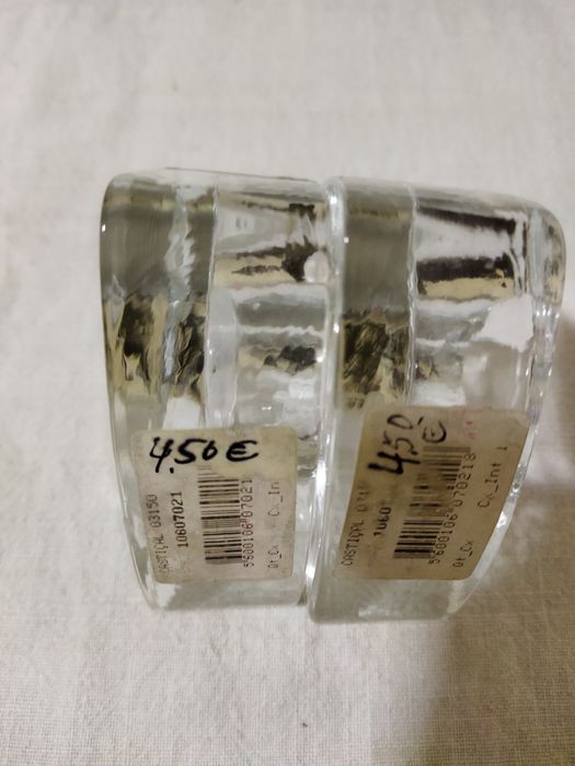 Vendo castiçais muito bonitos e originais.