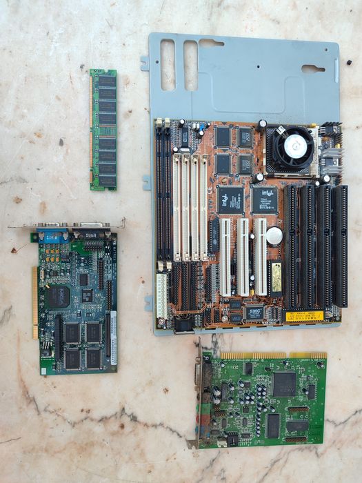 Kit PC Retro Socket 7: Pentium MMX 166 + AWE64 + Matrox PCI + Caixa e Fonte AT