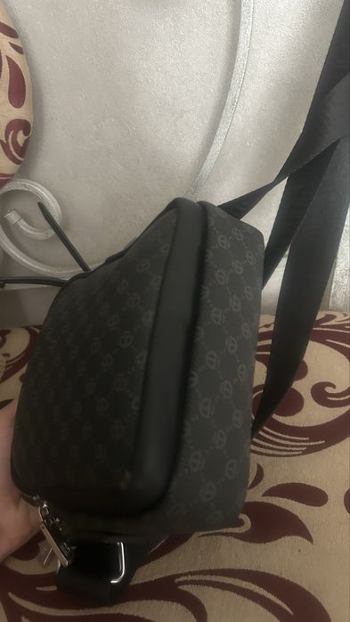 Продам сумку от Guess