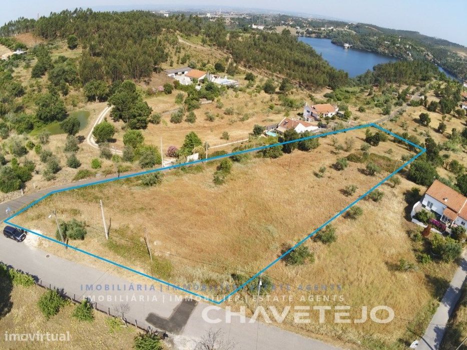 Terreno para construção com vista para o Castelo do Bode