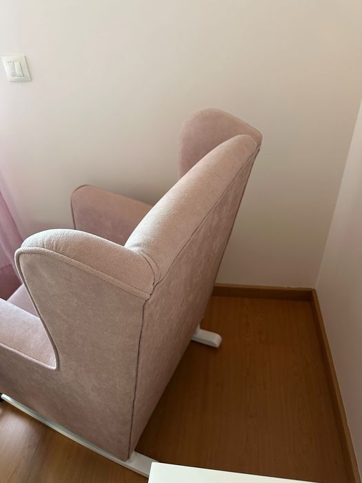 Sofá rosa novo confortável