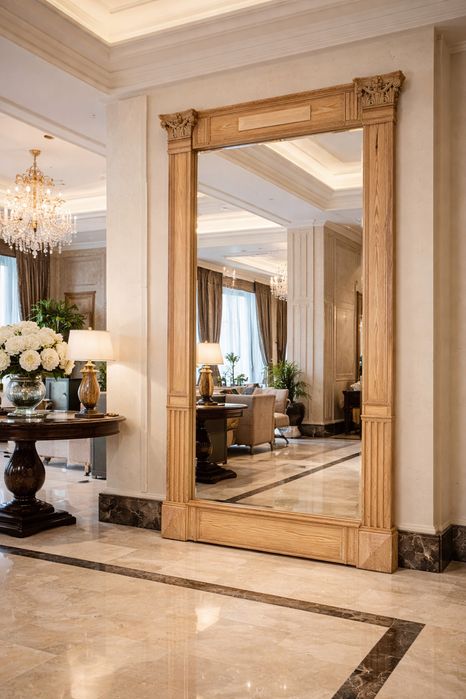 Duże lustro  na ścianę w stylu barokowym