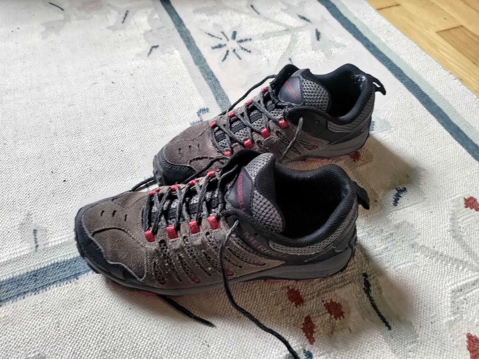 Merrell – Ténis estilo Bota – bastante Confortáveis – Tamanho: 43