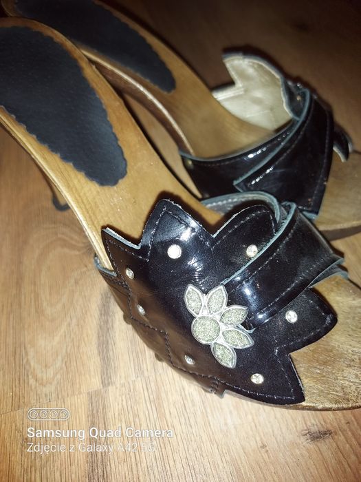Klapki na koturnie r 39