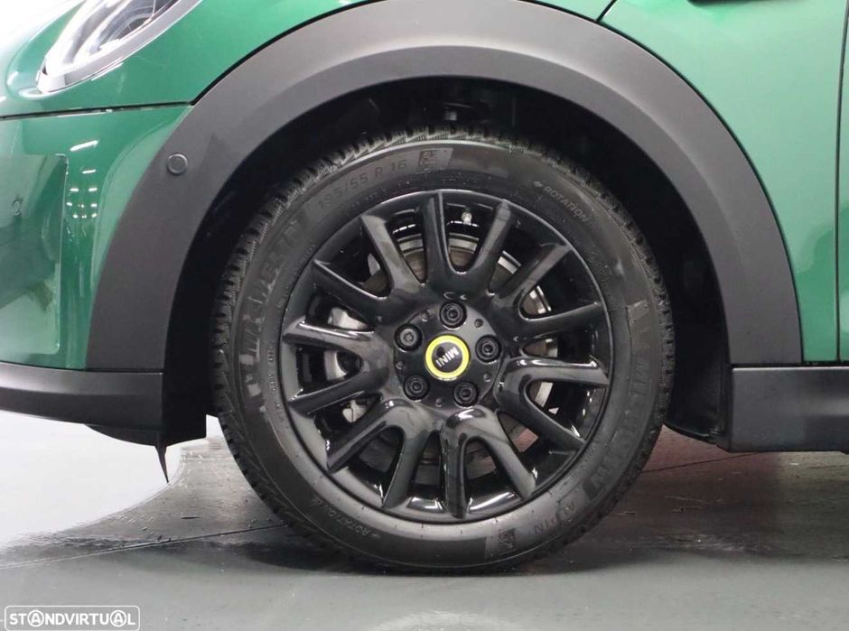 2023 MINI Cooper SE Electric Premium Plus | Low Mileage (12300 km)