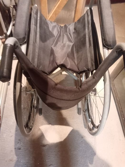 Cadeira de rodas básica