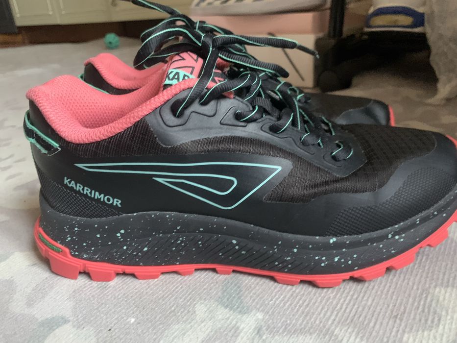 Стан новий.  женские кроссовки Karrimor Tempo 8 Trail Running Shoes в расцветке Black/Pink (черный с розовым и бирюзовыми элементами шнуровки
