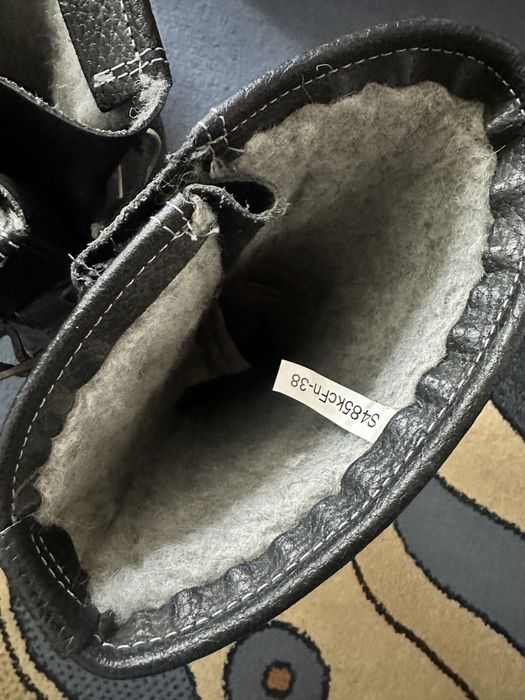 Продам черевики шкіряні берци 43р. чоботи зимові 38р.