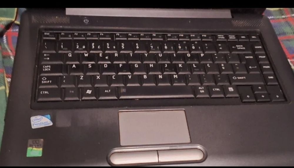 PC Portátil Toshiba A300-276 para peças + mala de transporte
