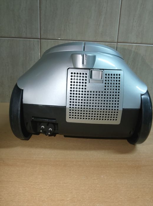 Odkurzacz Dirt Devil skuppy model M7011-1 moc 2000W