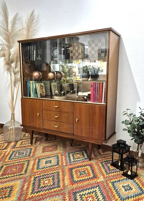 Vitrine / Aparador / Movel / Olaio / Vintage / Mesa