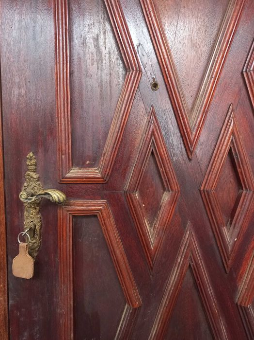 Porta de Madeira de Sucupira