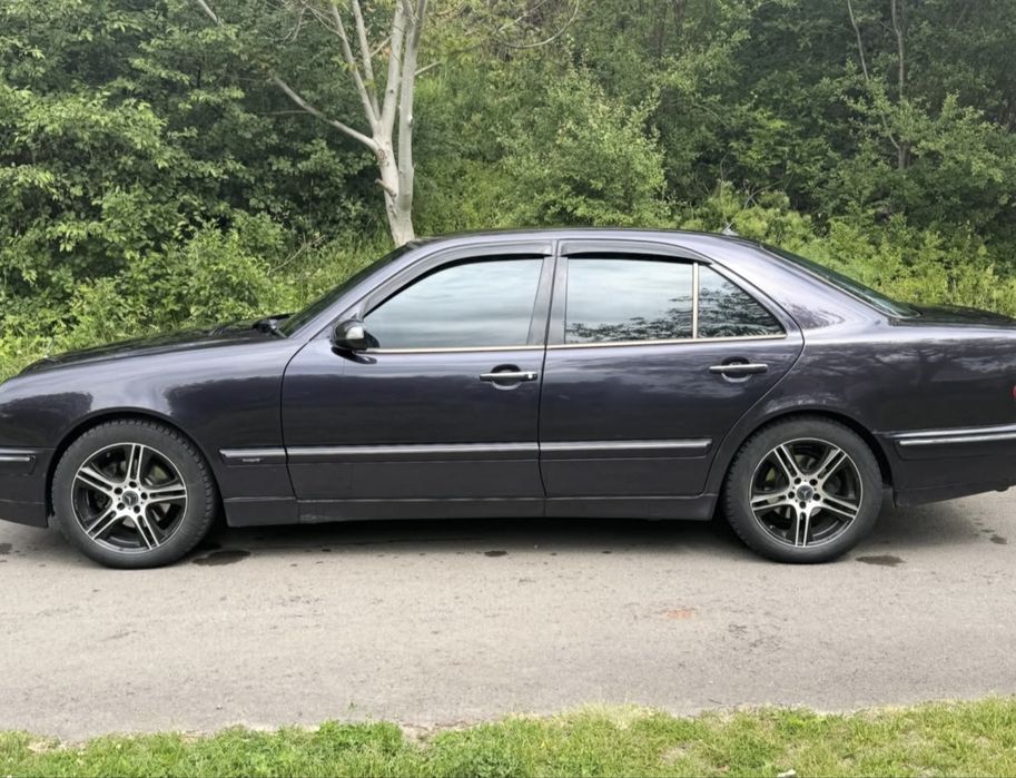 Продам Mercedes-Benz 210
