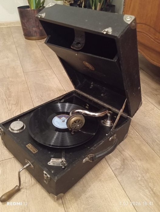 Patefon przenośny Lindex lata 30