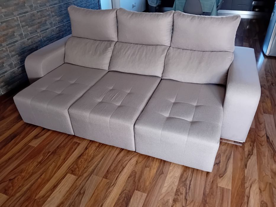 Sofá três lugares