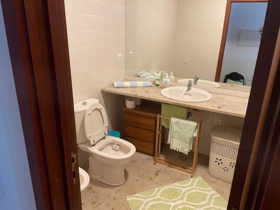 Apartamento T1 perto do mar com lugar de garagem e mobilado