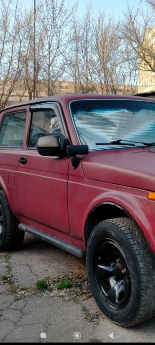 Автомобиль ваз 21213 "нива"