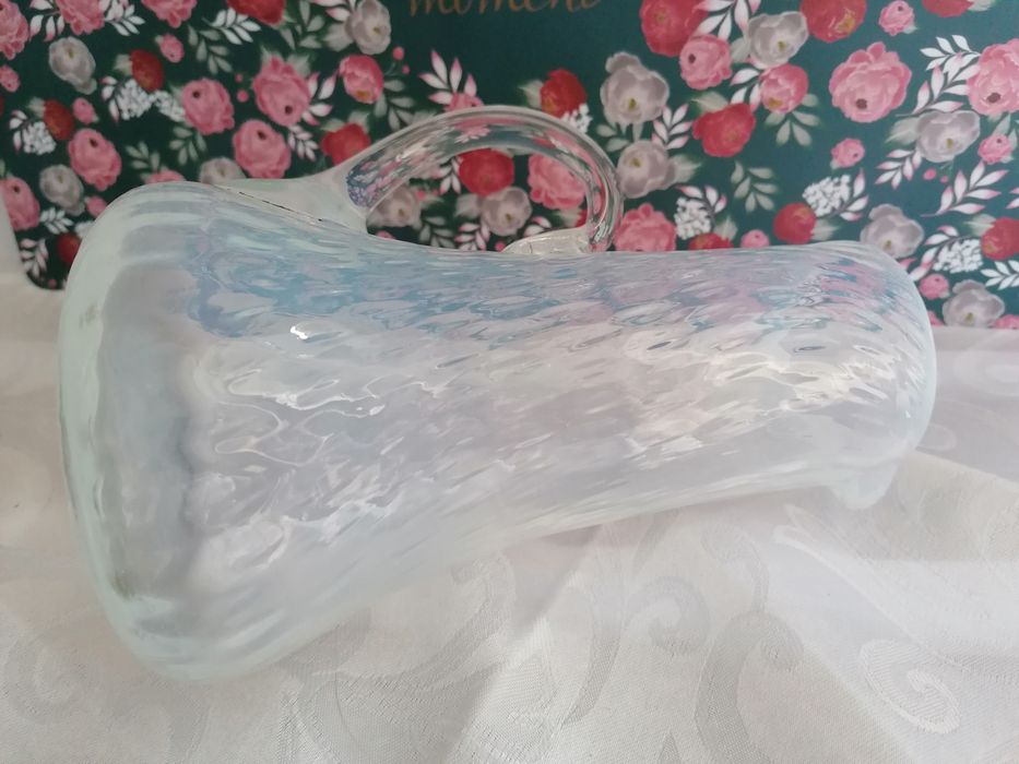 Śliczny opalizujący dzban dzbanek polecam