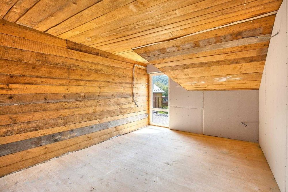 Будинок у Карпатах 195 м² + гостьовий будинок та колиба | Для життя або бізнесу