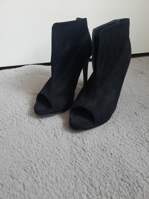 Botki z odkrytymi palcami