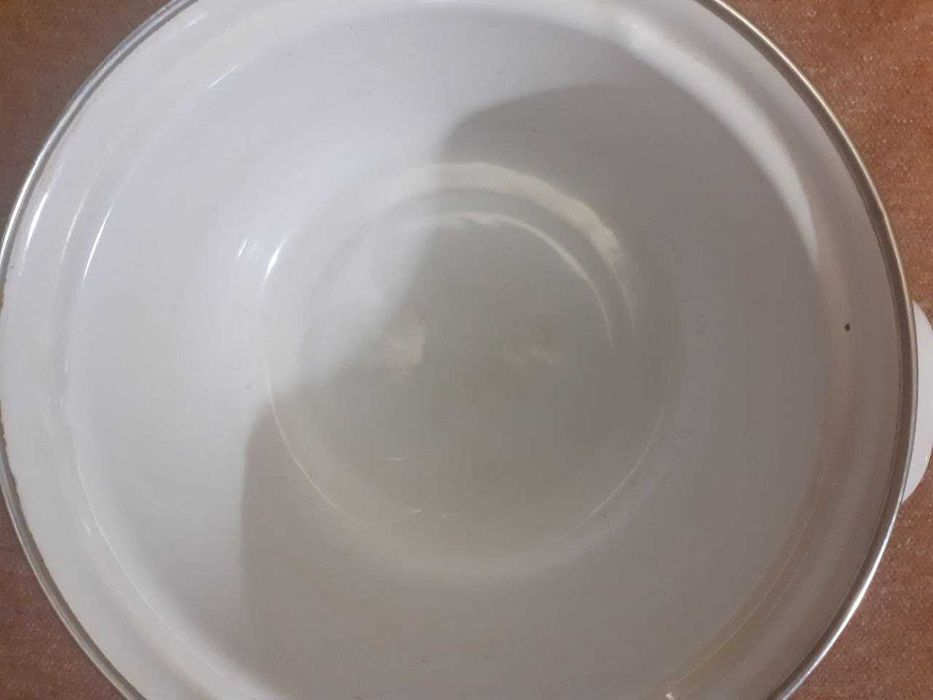 Эмалированные кастрюли 2Л; 2,5Л. б/у.