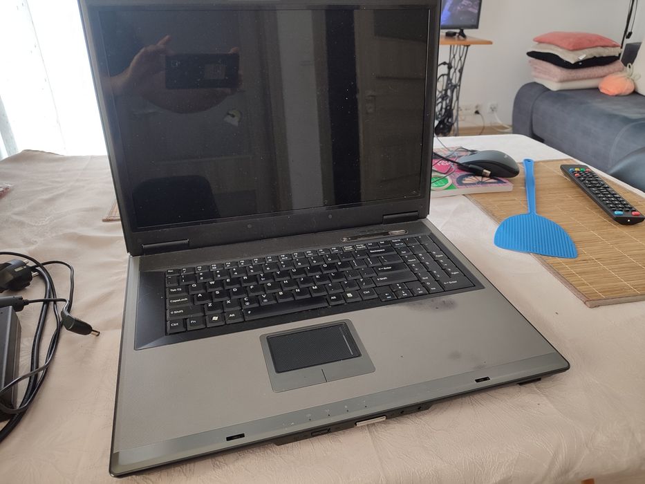 Laptop Asus F7E, ekran  17 cali, na części