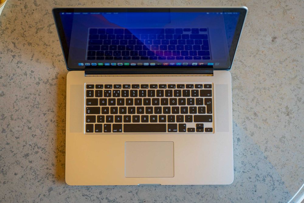 MacBook Pro 15" (Mid 2015) i7 / 16GB / 516gb SSD