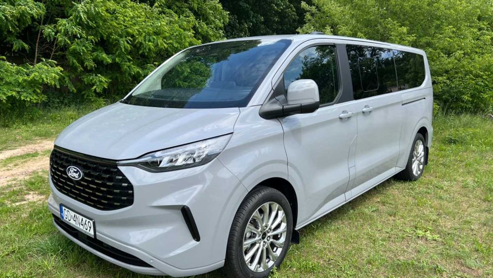 Wynajem busa 8-osobowego Ford Tourneo Custom Long 2024rok. NOWY MODEL!