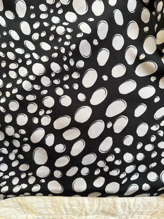 Czarna sukienka w kropki