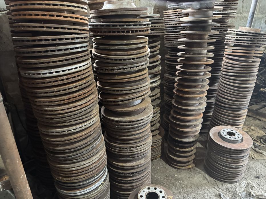 Диски гальмівні VAG Пасат Шкода Гольф Тауран Ауді