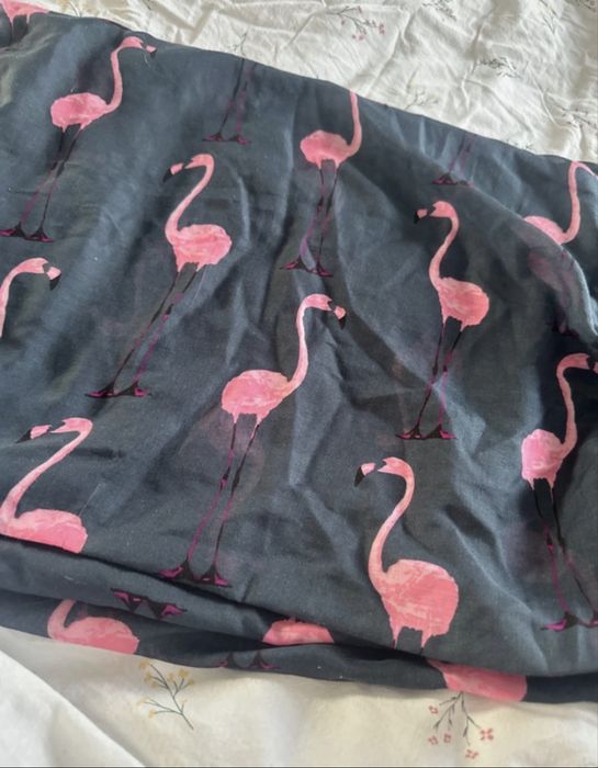 Piekna apaszka we flamingi