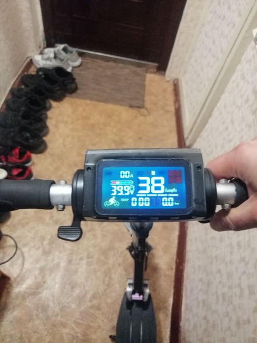 Єлектросамокат..