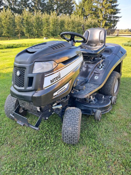 Kosiarka traktorek z koszem MTD