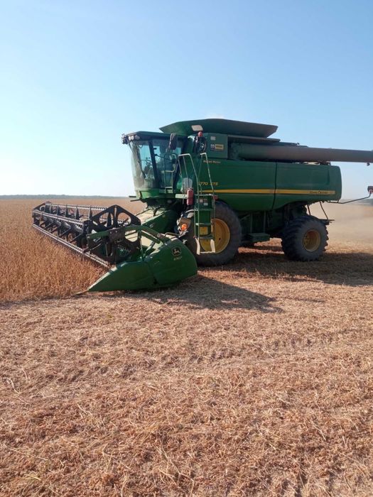 Послуги комбайна. Збирання кукурудзи та соняшника