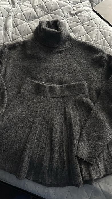 Костюм зі спідницею ,графіт