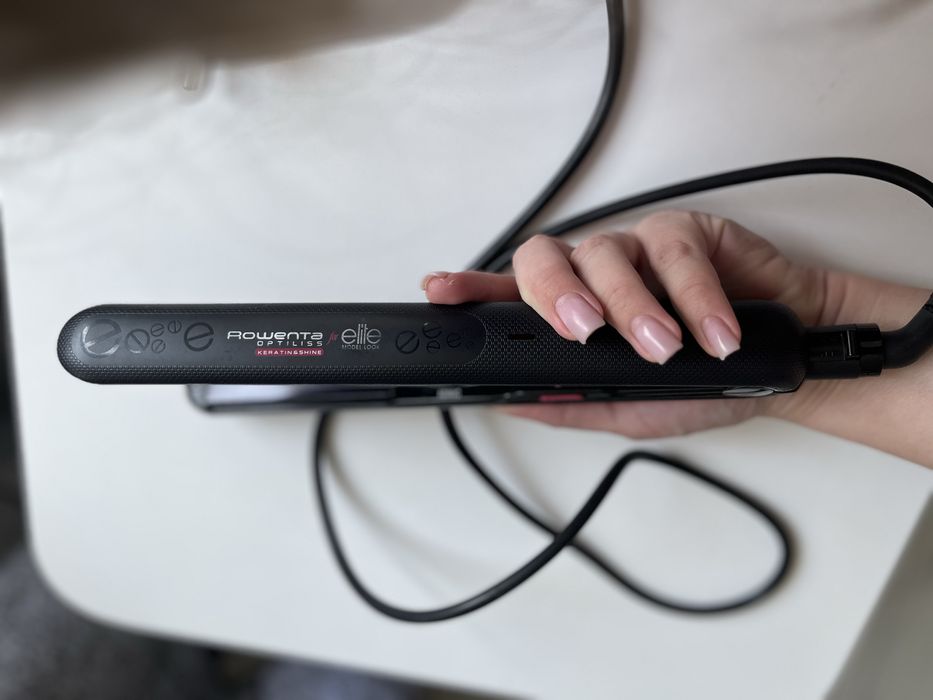 Випрямляч для волосся Rowenta