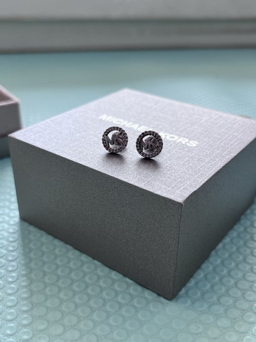Серебряные серьги-гвоздики Michael Kors