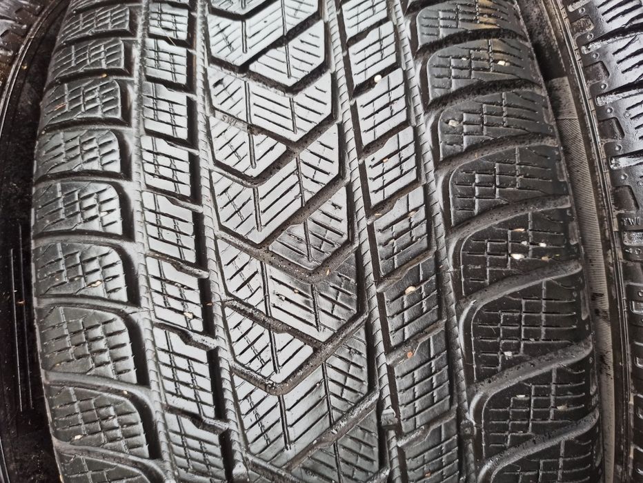 Зимняя резина 285/40 R21 Pirelli Winter