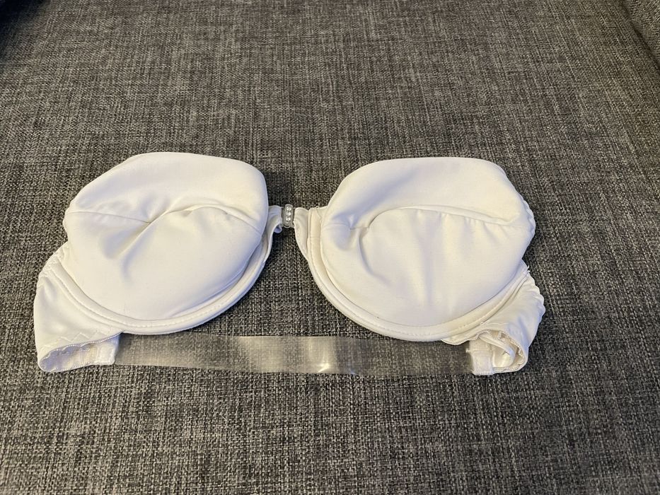 Bialy biustonosz usztywniany bez ramiaczek przeźroczysty pasek plecy