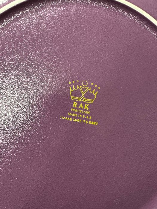 Посуд- розпродаж після закриття ресторану