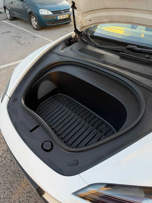Tesla Model 3 RWD – 12/2024 – 25.000 km – Extras