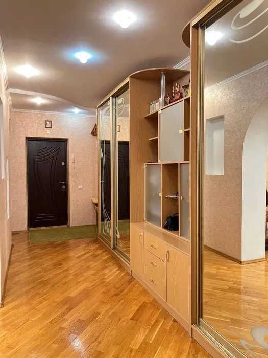 Продаж 3-к квартири  з ремонтом та видом на парк