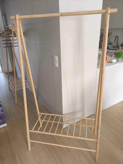 Suporte para Cabides / Charriot em Bambu JYSK (Vandsted) / Roupeiro - Como Novo