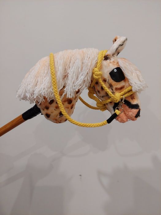 Hobby horse a5 z kijem I akcesoriami Tarant hhss